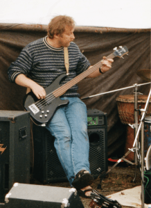 Zen and the Art of Bass. Humphrey with Hartke fretless & Trace Elliot 2x10 combo